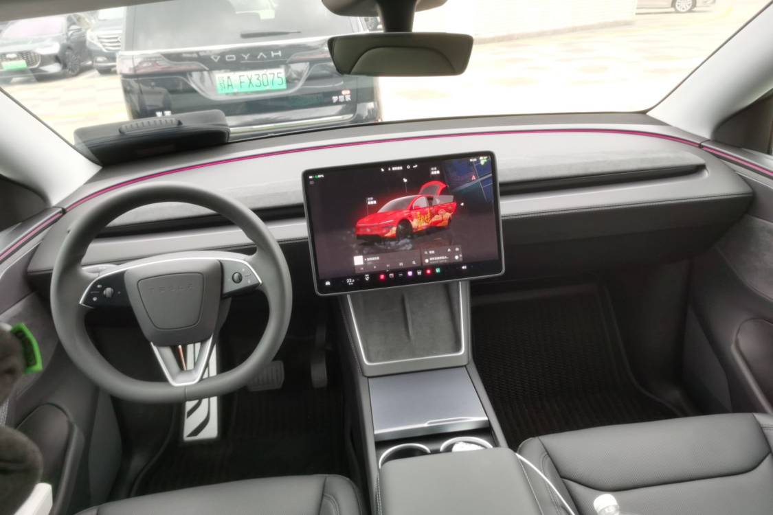 Tesla Model Y 2025 car image #23