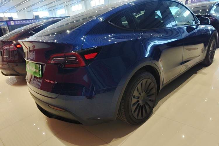Tesla Model Y 2022 #5 Tesla Model Y 2022 car image #5
