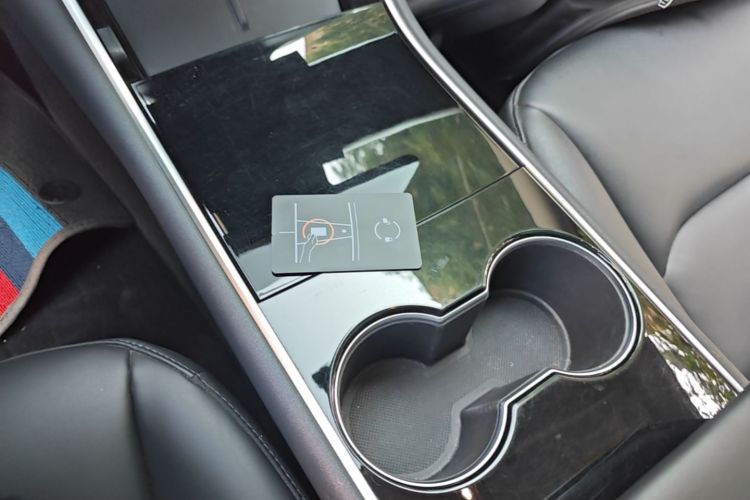 Tesla Model 3 2020 car image #9