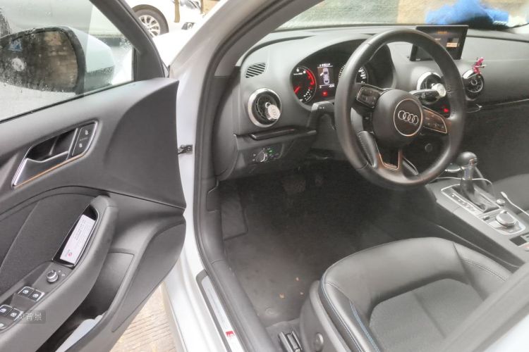 Audi A3 2018 car image #18