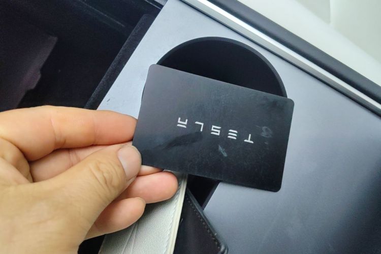Tesla Model Y 2023 car image #9