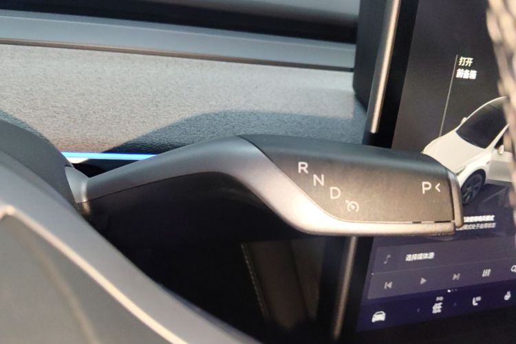 Tesla Model Y 2024 #14 Tesla Model Y 2024 car image #14