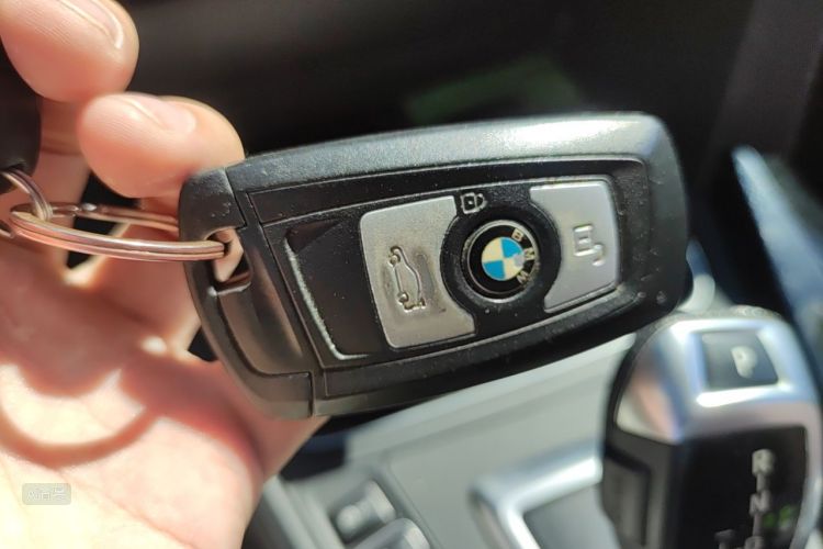BMW 3 Series 2019 #10 BMW 3 Series 2019 car image #10