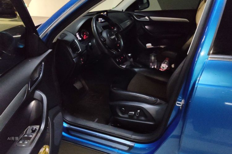 Audi Q3 2018 car image #18
