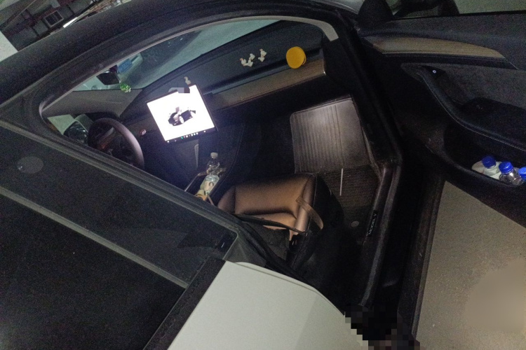 Tesla Model Y 2022 car image #25