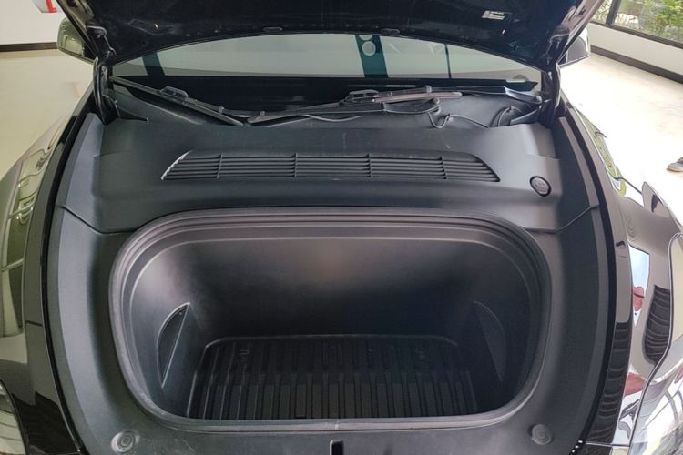 Tesla Model Y 2022 car image #22