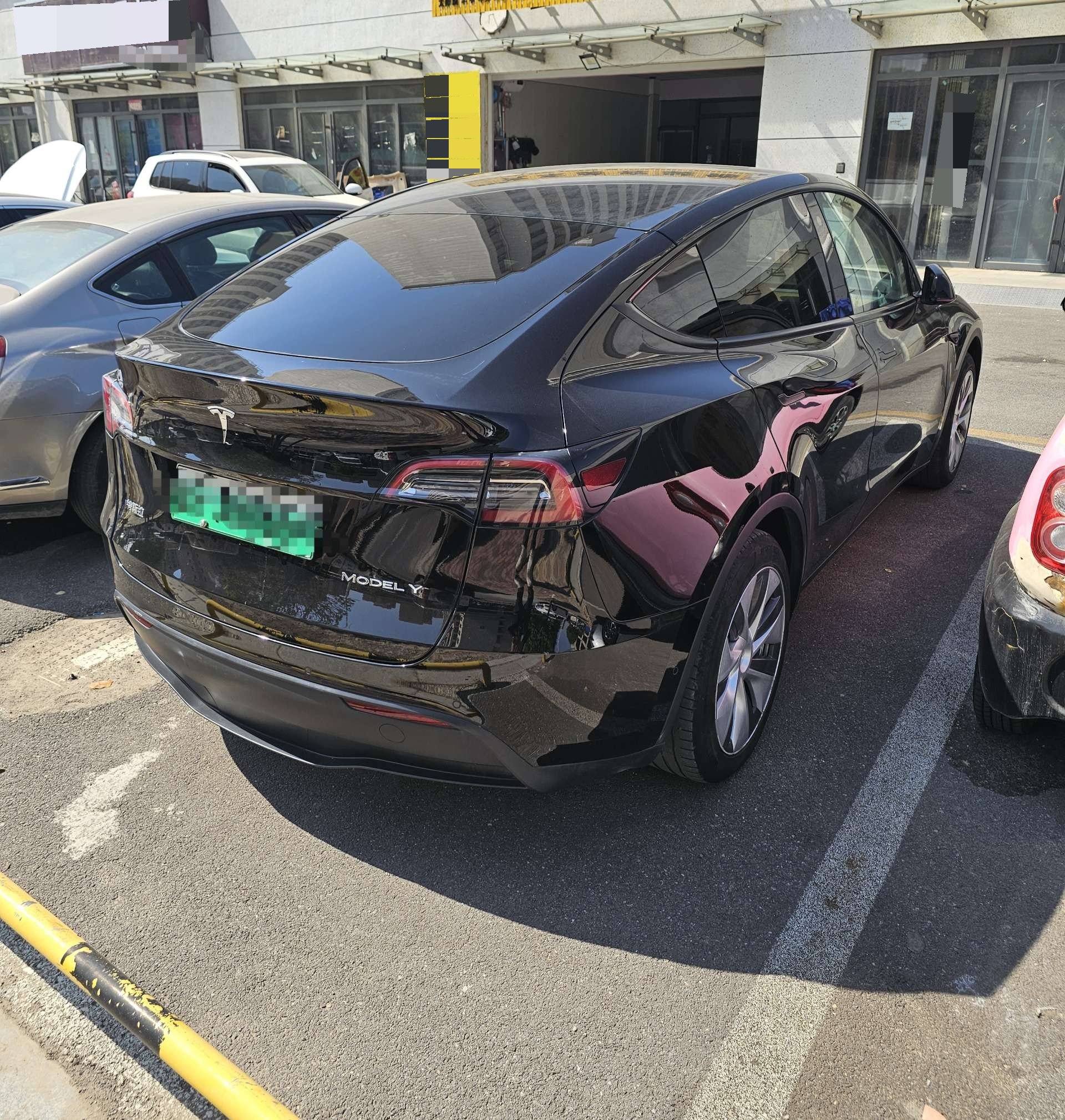 Tesla Model Y 2023 #5 Tesla Model Y 2023 car image #5