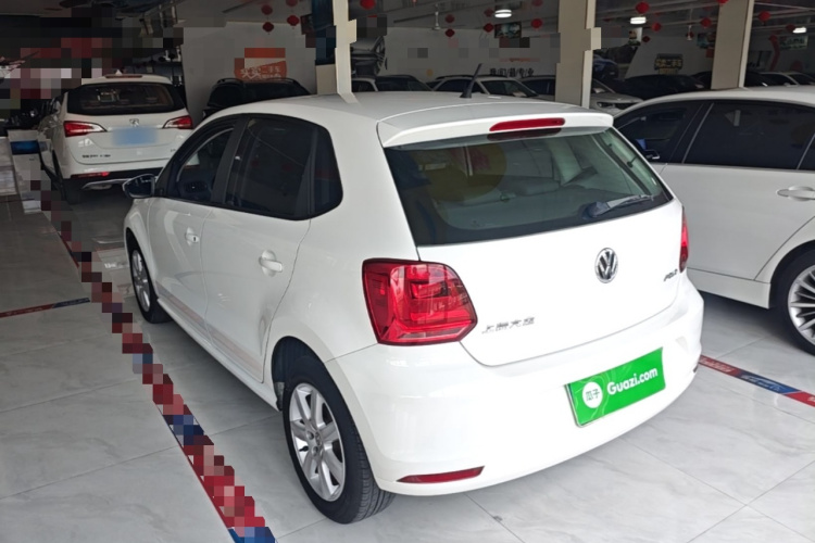 Volkswagen Polo 2015 car image #5