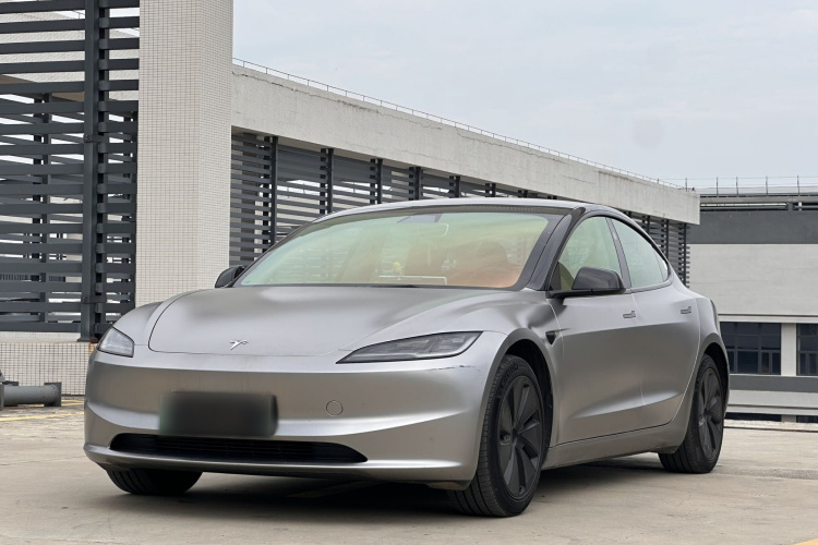 Tesla Model 3 2024 car image #2
