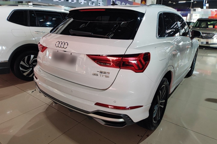 Audi Q3 2021 car image #7