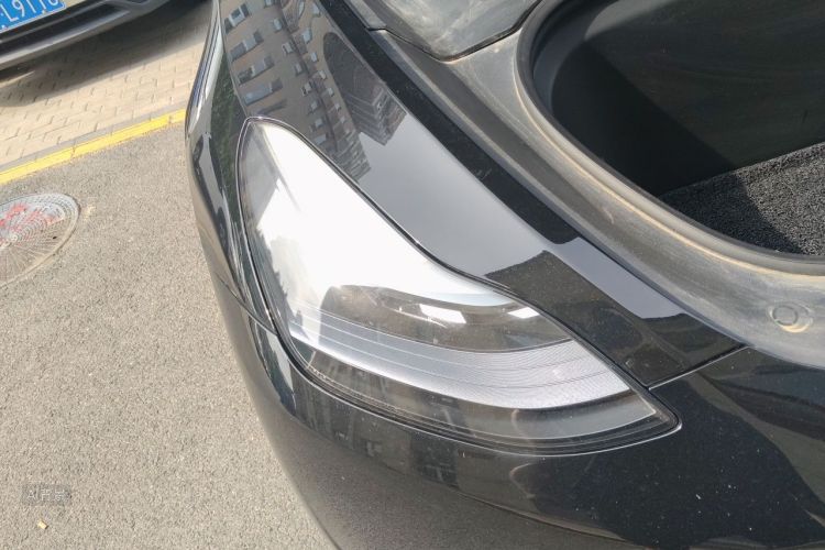 Tesla Model Y 2023 car image #8
