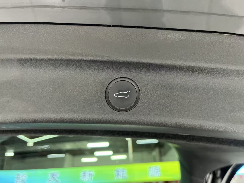 Tesla Model Y 2022 #5 Tesla Model Y 2022 car image #5