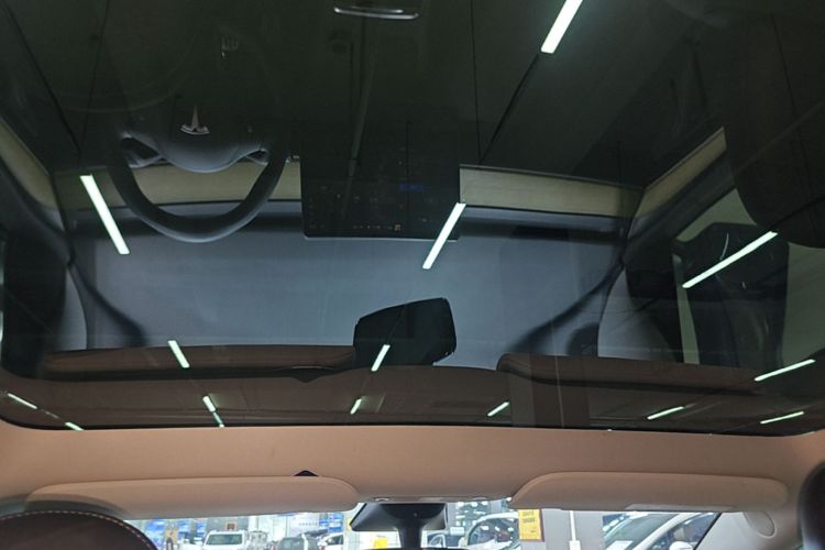 Tesla Model Y 2023 #18 Tesla Model Y 2023 car image #18