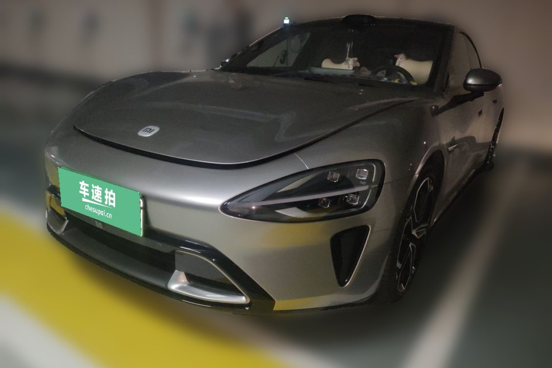 MI SU7 2024 immagine di auto 