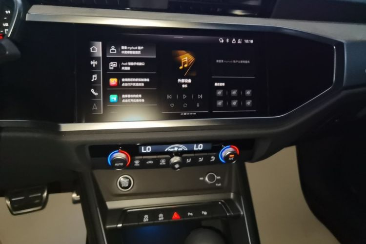 Audi Q3 2024 car image #17