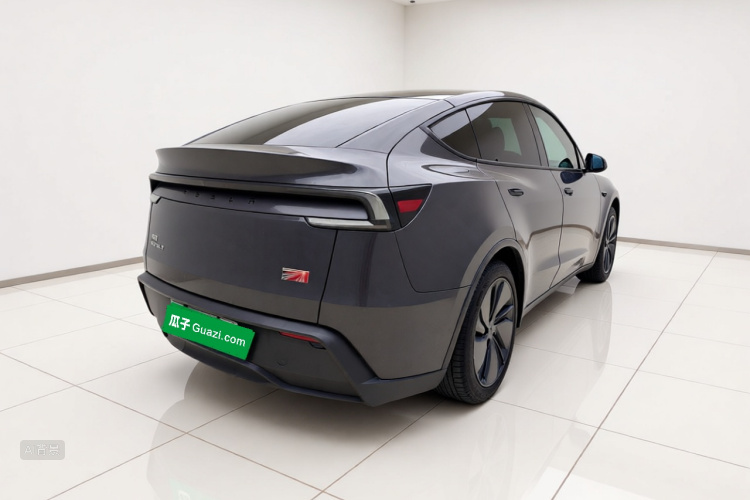 Tesla Model Y 2025 #7 Tesla Model Y 2025 car image #7