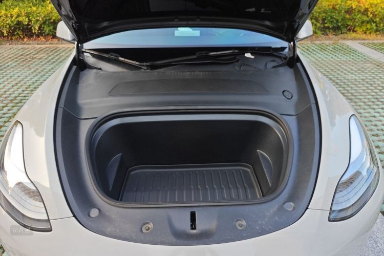 Tesla Model Y 2024 #22 Tesla Model Y 2024 car image #22