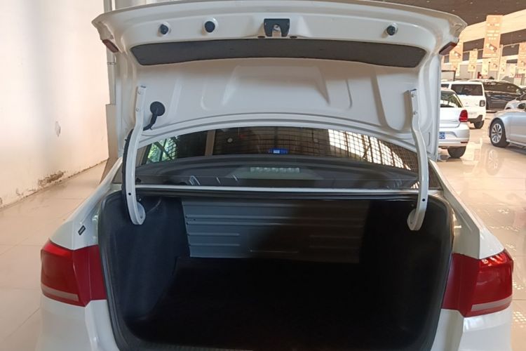 Volkswagen Santana 2016 car image #19