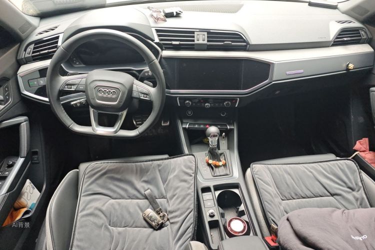 Audi Q3 2025 immagine di auto #11