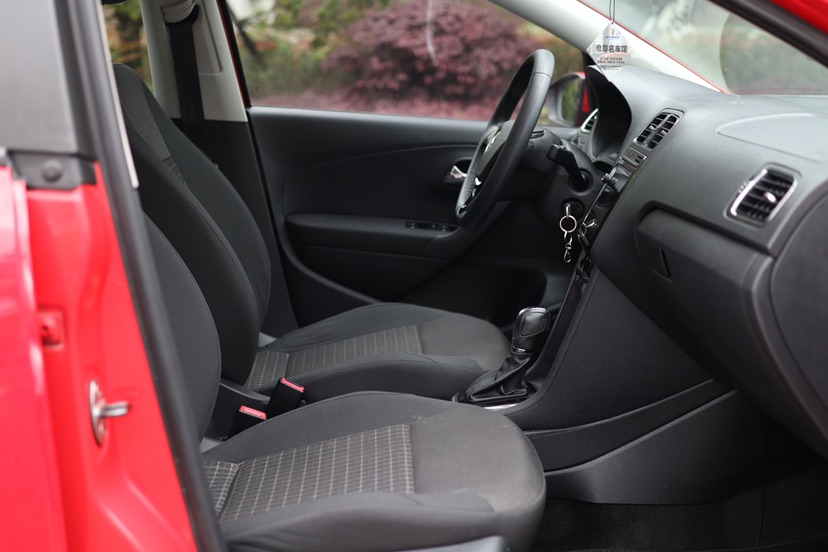 Volkswagen Polo 2018 car image #23