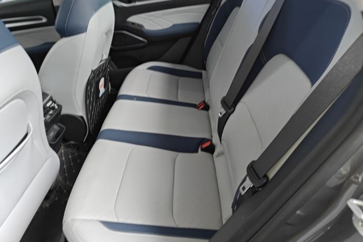 GEELY Emgrand 2021 car image #17