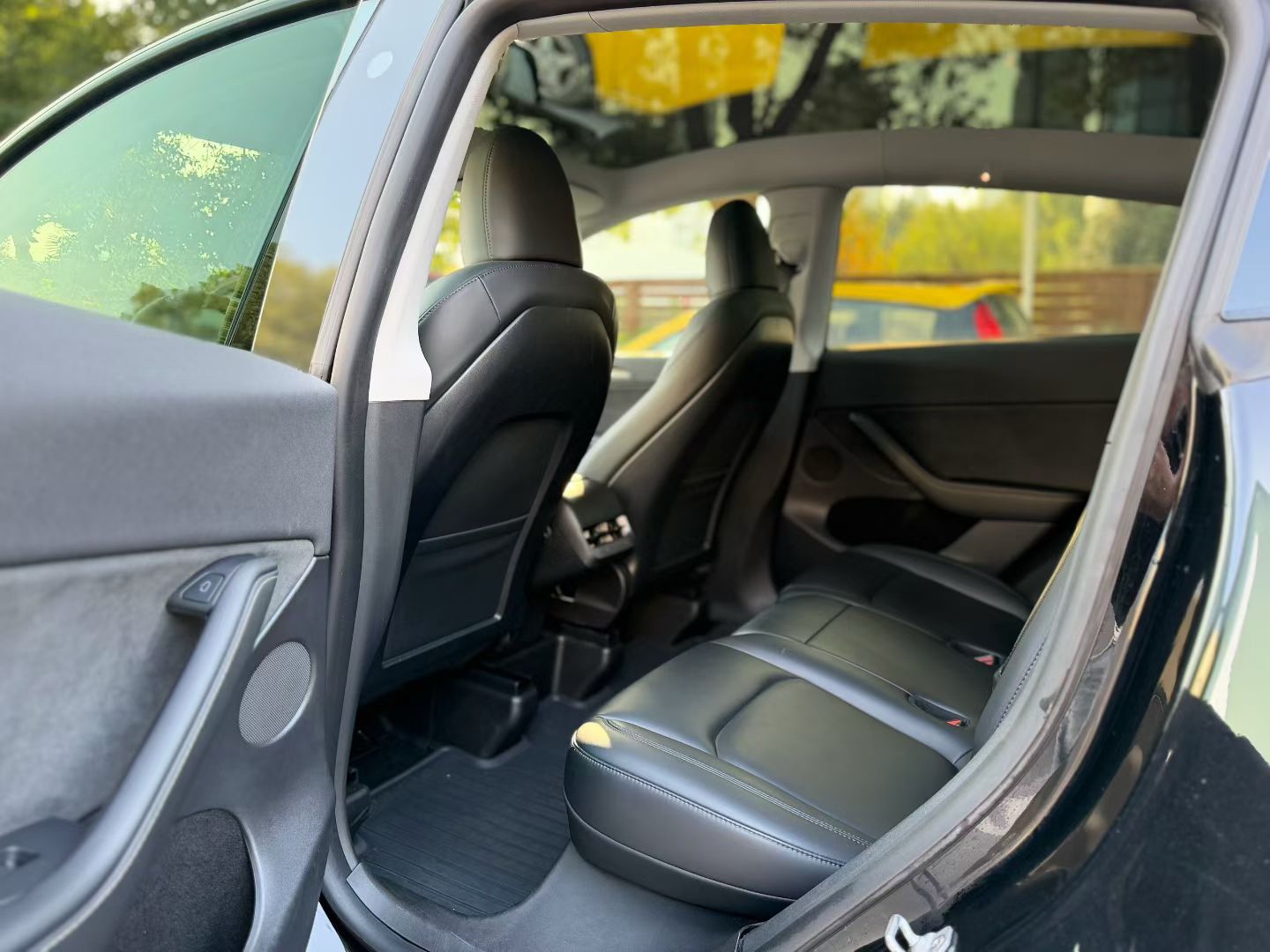 Tesla Model Y 2023 #3 Tesla Model Y 2023 car image #3