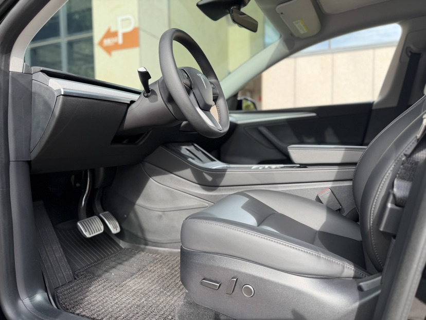 Tesla Model Y 2023 #8 Tesla Model Y 2023 car image #8