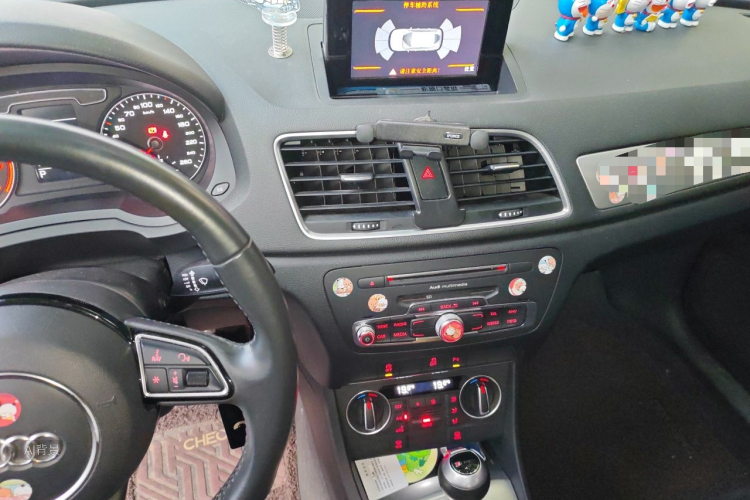 Audi Q3 2019 car image #15