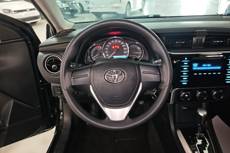 Toyota Corolla 2018 immagine di auto #14