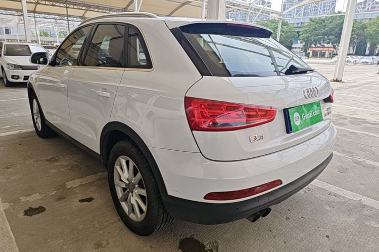 Audi Q3 2015 car image #5