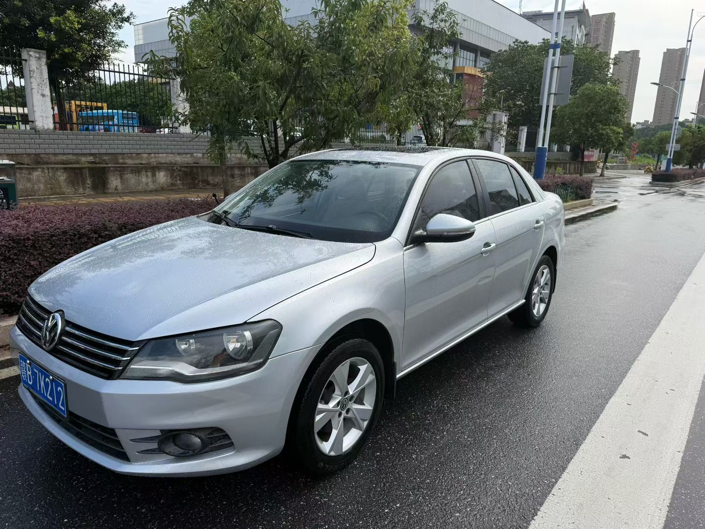 Volkswagen Bora 2013 car image 
