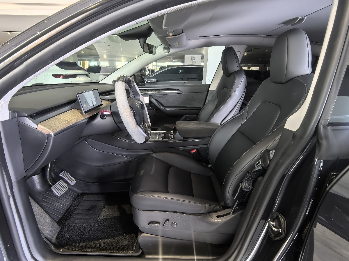 Tesla Model Y 2023 car image #4