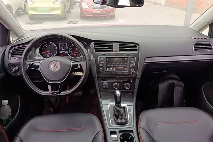 Volkswagen Golf 2017 car image #10
