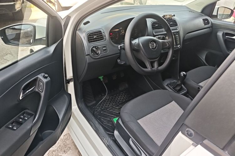 Volkswagen Polo 2015 #16 Volkswagen Polo 2015 car image #16