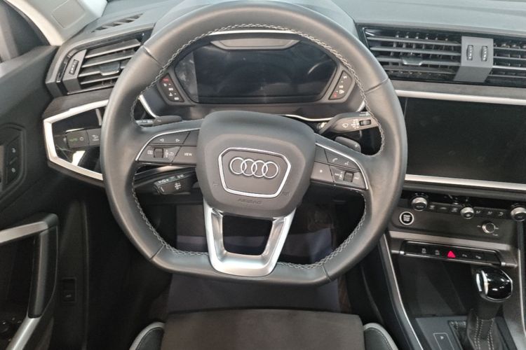 Audi Q3 2023 car image #15