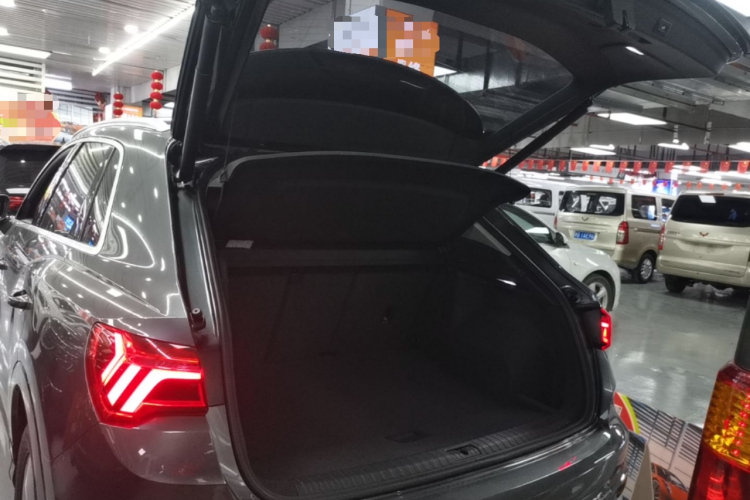 Audi Q3 2020 car image #19