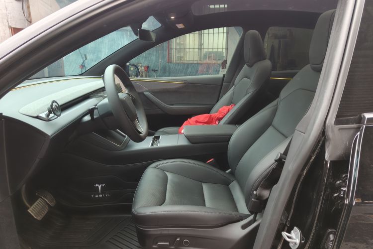 Tesla Model Y 2026 #15 Tesla Model Y 2026 car image #15