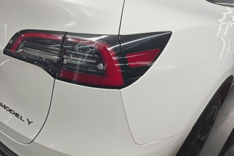 Tesla Model Y 2024 immagine di auto #8