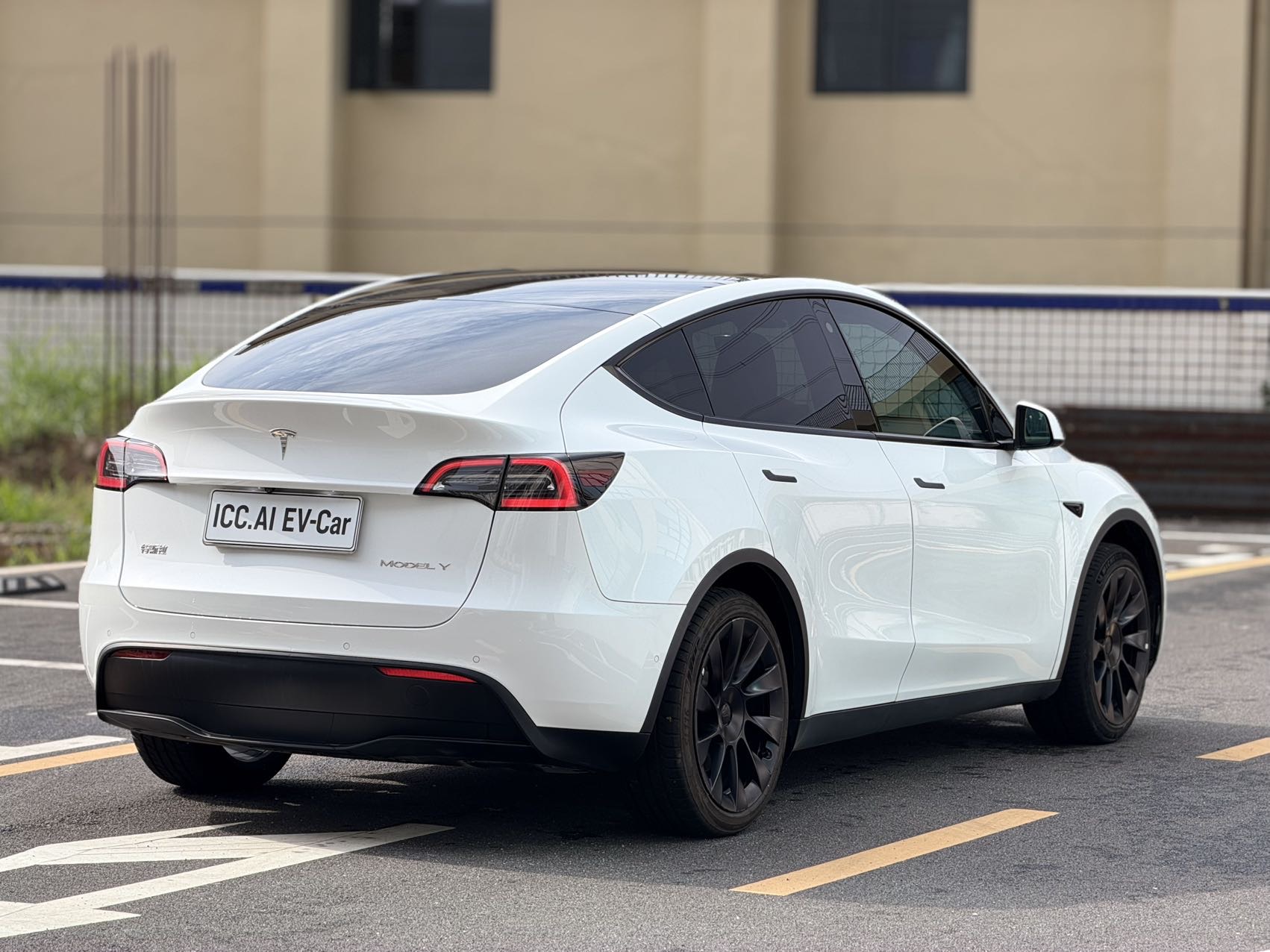 Tesla Model Y 2024 #6 Tesla Model Y 2024 car image #6