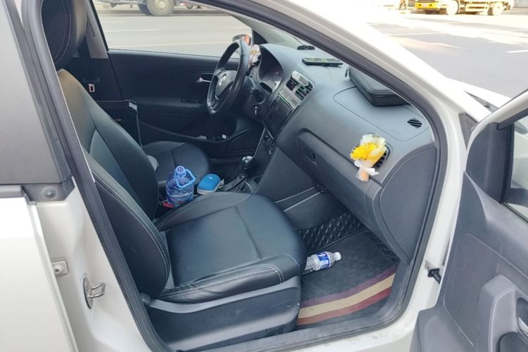Volkswagen Polo 2018 car image #24