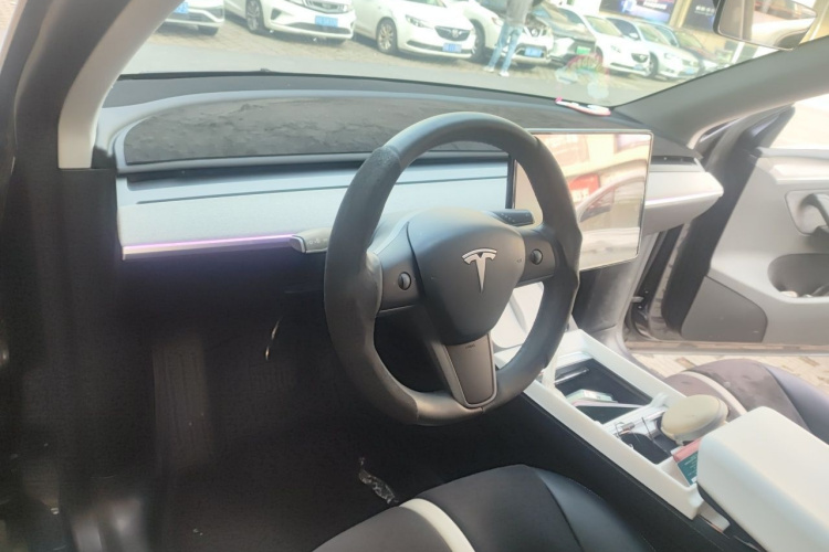 Tesla Model Y 2024 #7 Tesla Model Y 2024 immagine di auto #7