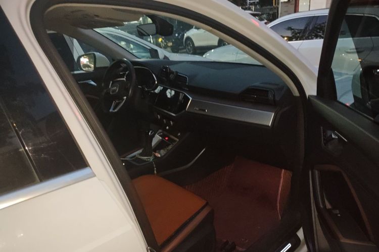 Audi Q3 2022 car image #23