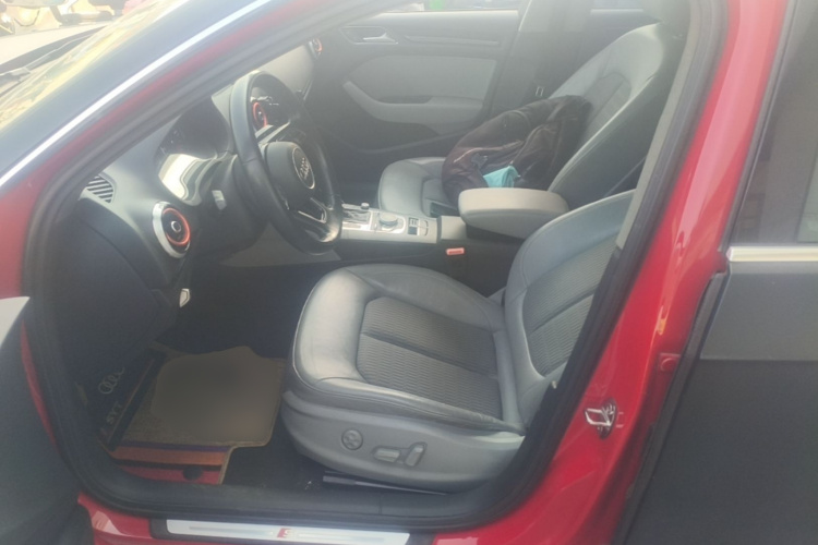 Audi A3 2018 car image #17