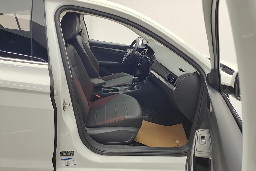 Volkswagen Bora 2022 car image #11