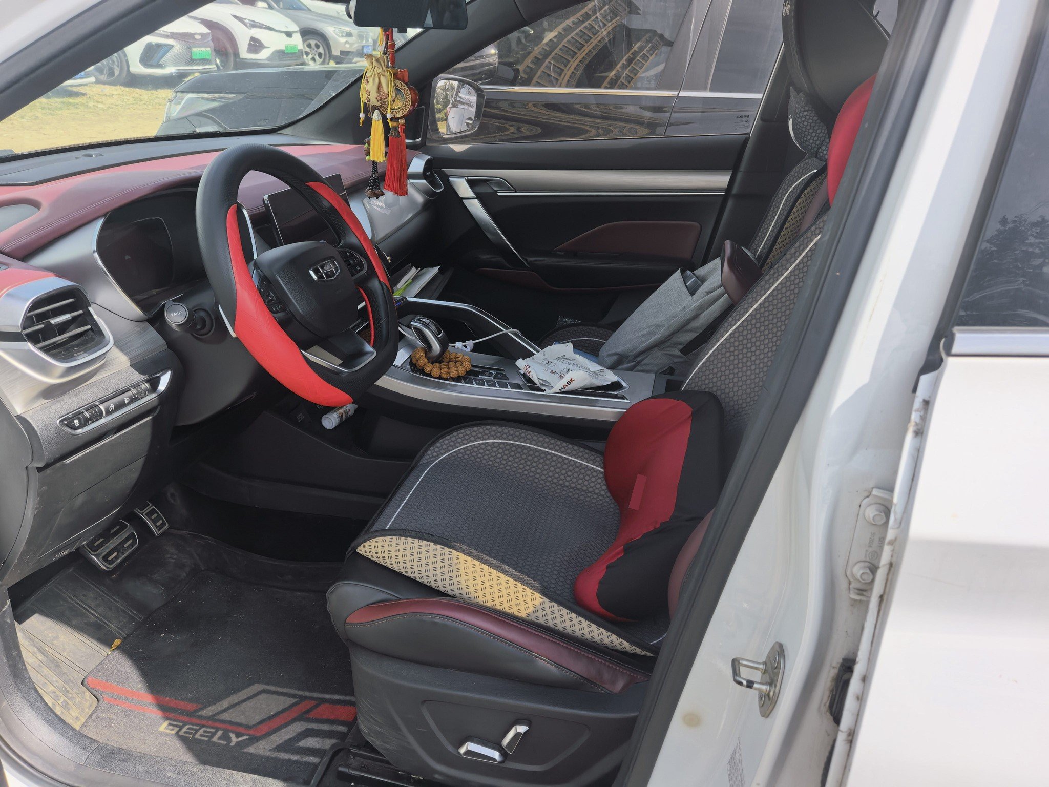 GEELY Coolray 2019 immagine di auto #2