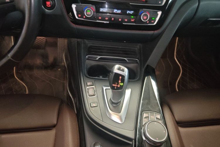 BMW 3 Series 2018 car image #14