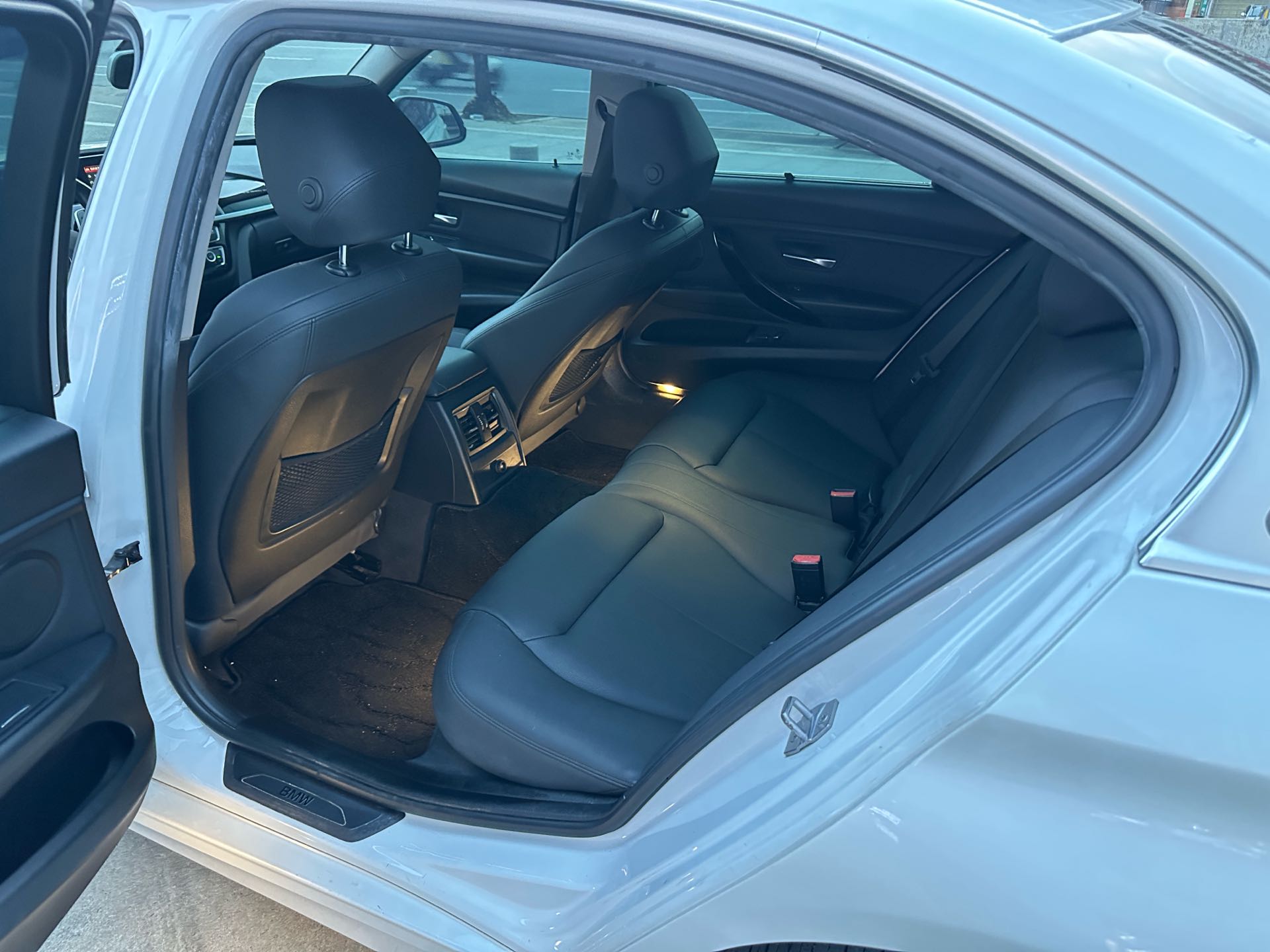 BMW 3 Series 2018 #5 BMW 3 Series 2018 car image #5