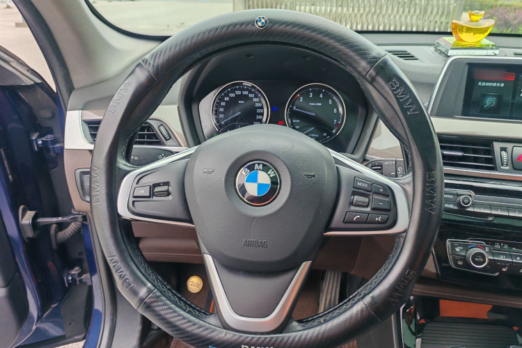 BMW X1 2019 car image #18