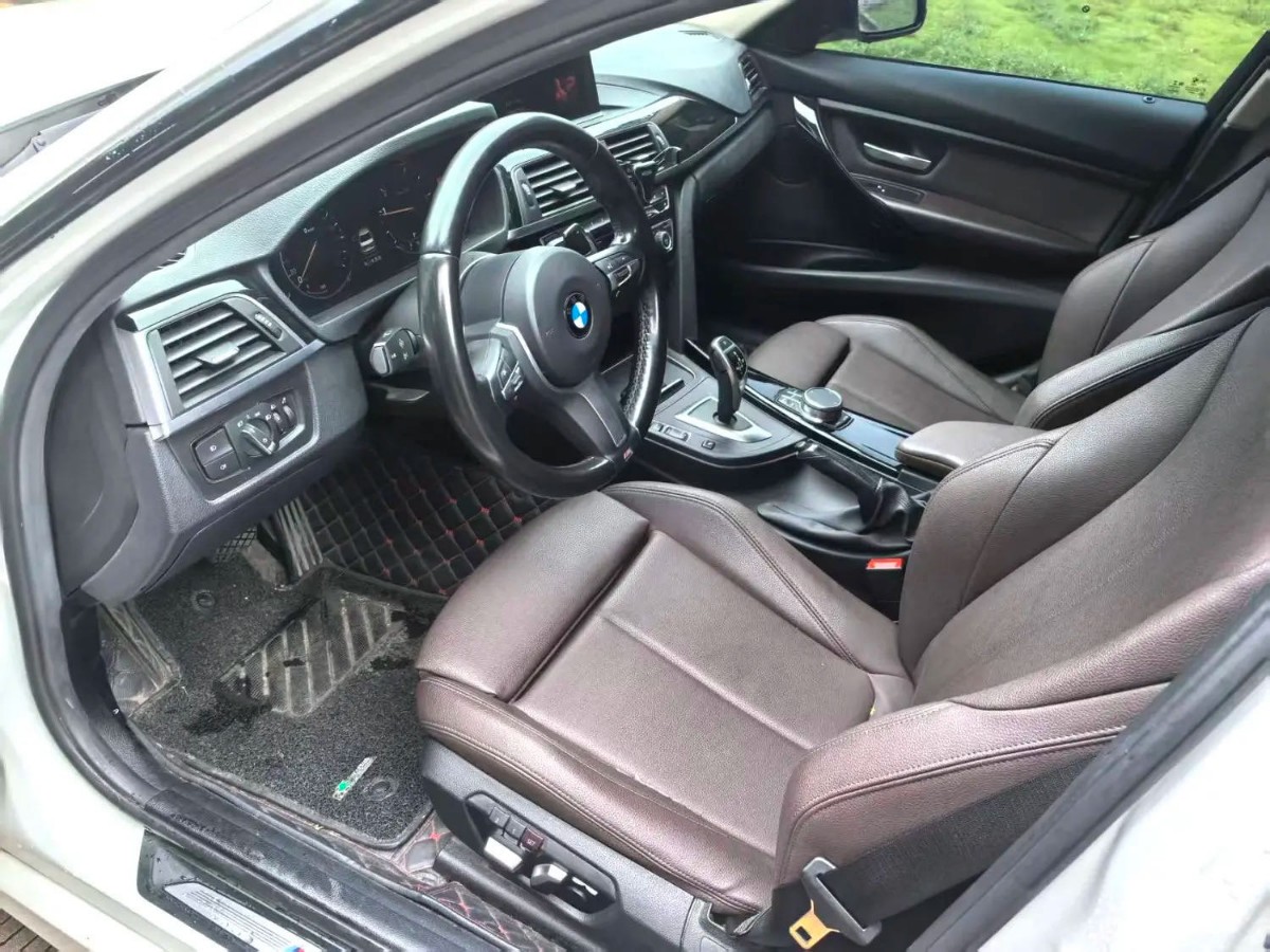 BMW 3 Series 2019 car image #9