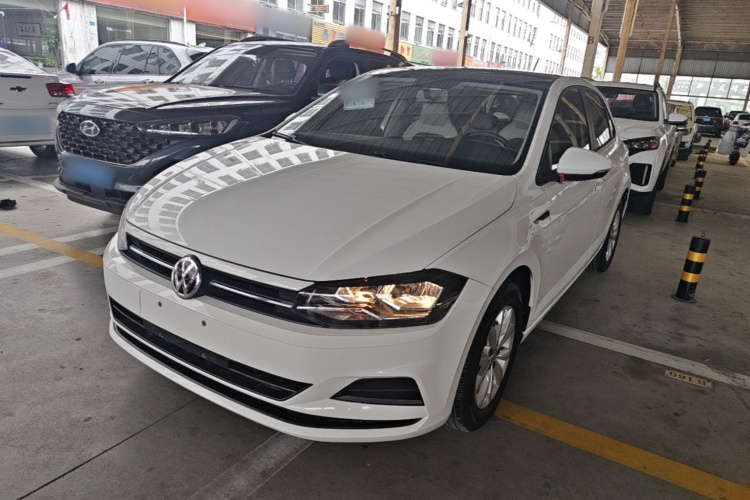 Volkswagen Polo 2020 car image #2
